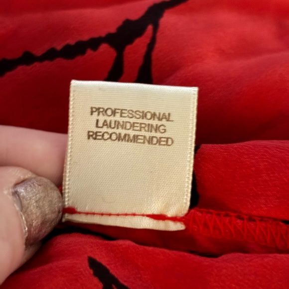 100% Silk Petticoat Alley Scarlet Leaf Pattern Low V-neck Blouse - Picture 5 of 8